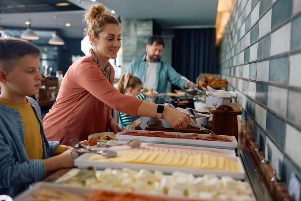 FREE Breakfast for 1 pax